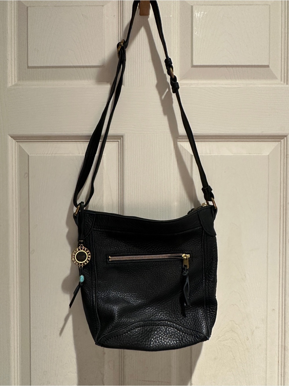 Black Women's Crossbody Bag with Front Zip Pocket - Unknown Brand